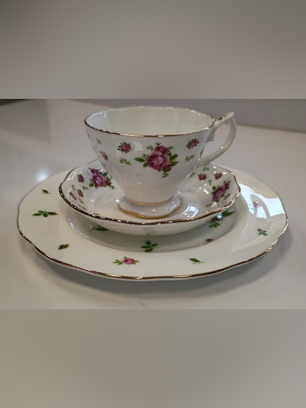 Royal Albert New Country Roses White 3-Piece Set (Teacup, Saucer, Plate 8"), NEW